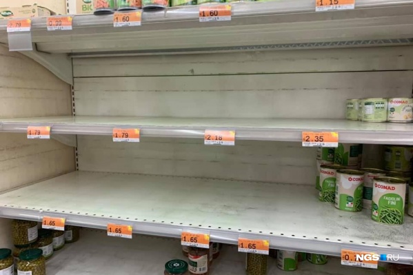 Так теперь выглядят полки в некоторых магазинах Северной Италии Так теперь выглядят полки в некоторых магазинах Северной Италии 