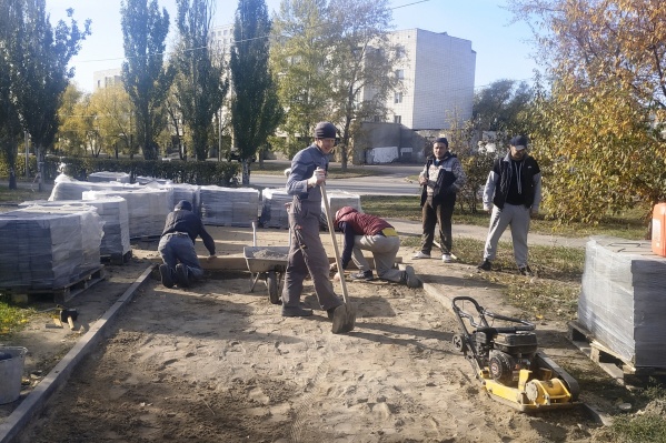 Подрядчик выполнил чуть больше половины намеченных работ Подрядчик выполнил чуть больше половины намеченных работ