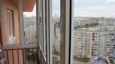 В Челябинской области пятилетний мальчик выпал из окна седьмого этажа
