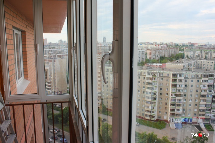 В Челябинской области пятилетний мальчик выпал из окна седьмого этажа