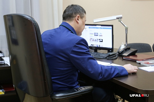 Прокуроры выясняют все обстоятельства Прокуроры выясняют все обстоятельства