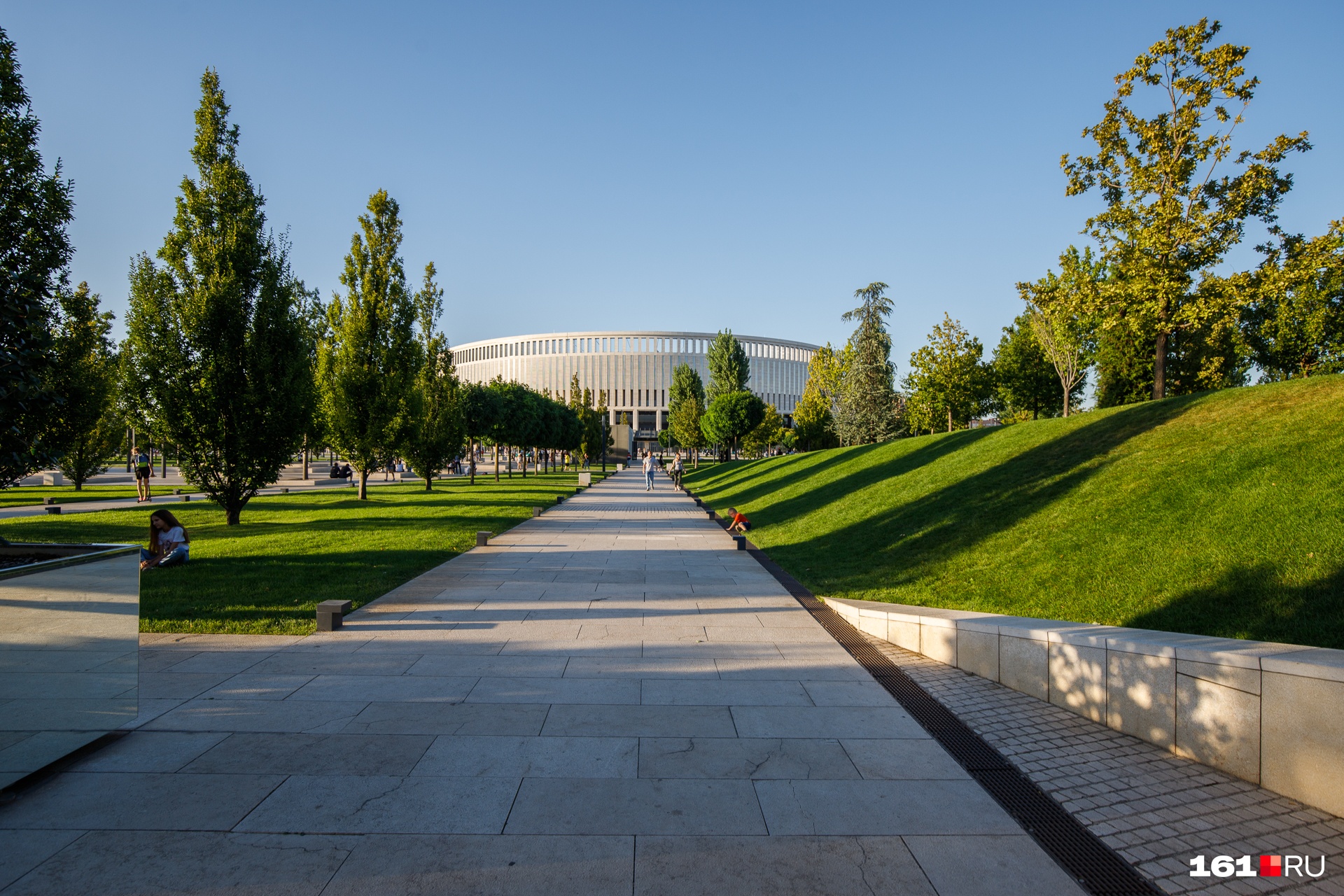 Парк разбит рядом со стадионом «Краснодар». По данным <a href="https://www.forbes.ru/milliardery/354809-novyy-dar-dlya-krasnodara-sergey-galickiy-filantrop-goda-po-versii-forbes" target="_blank" class="_">Forbes</a>, он обошелся Сергею Галицкому в 4 миллиарда рублей<br><br><br><br> Парк разбит рядом со стадионом «Краснодар». По данным <a href="https://www.forbes.ru/milliardery/354809-novyy-dar-dlya-krasnodara-sergey-galickiy-filantrop-goda-po-versii-forbes" target="_blank" class="_">Forbes</a>, он обошелся Сергею Галицкому в 4 миллиарда рублей<br><br><br><br>