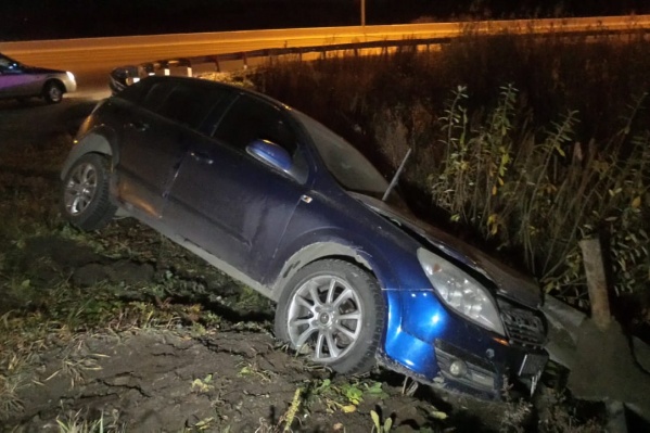 В ДТП пострадали два парня — водитель и пассажир Opel В ДТП пострадали два парня — водитель и пассажир Opel