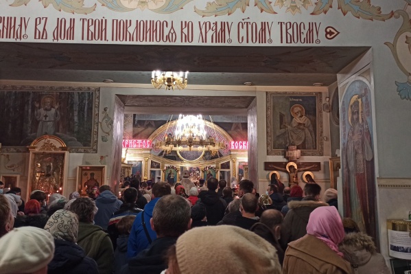 Светодиодное табло в храме выглядит весьма футуристично Светодиодное табло в храме выглядит весьма футуристично