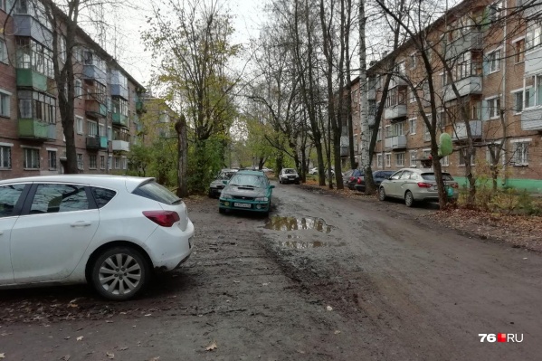 Многие жители пятиэтажек, во дворе которых произошёл конфликт, мирно спали и ничего не слышали Многие жители пятиэтажек, во дворе которых произошёл конфликт, мирно спали и ничего не слышали