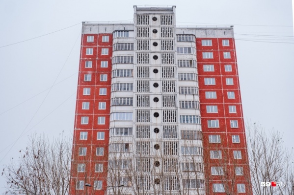 Девушка выпала с восьмого этажа Девушка выпала с восьмого этажа