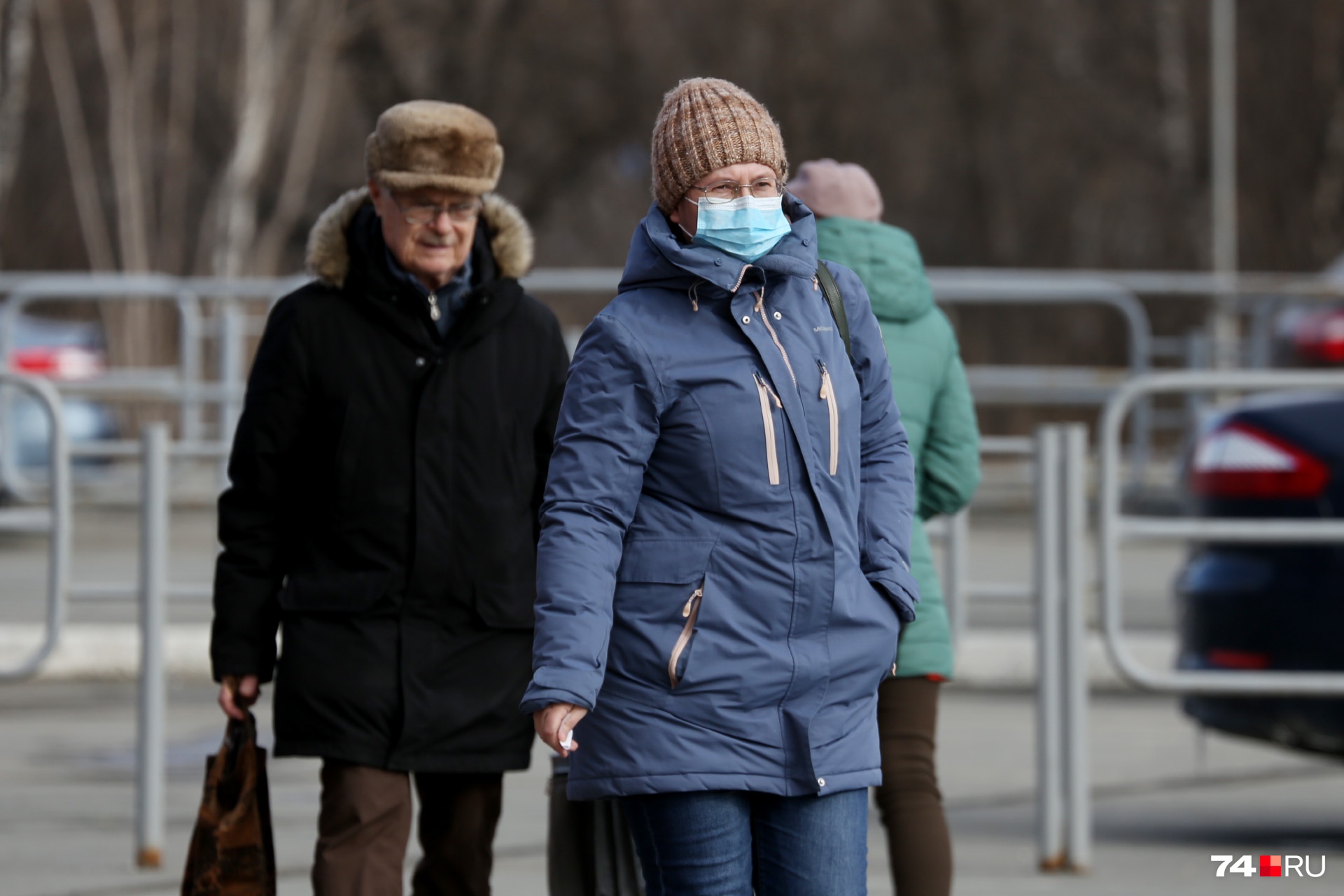 Пожилых людей просят по возможности остаться дома. Как, впрочем, и всех остальных Пожилых людей просят по возможности остаться дома. Как, впрочем, и всех остальных