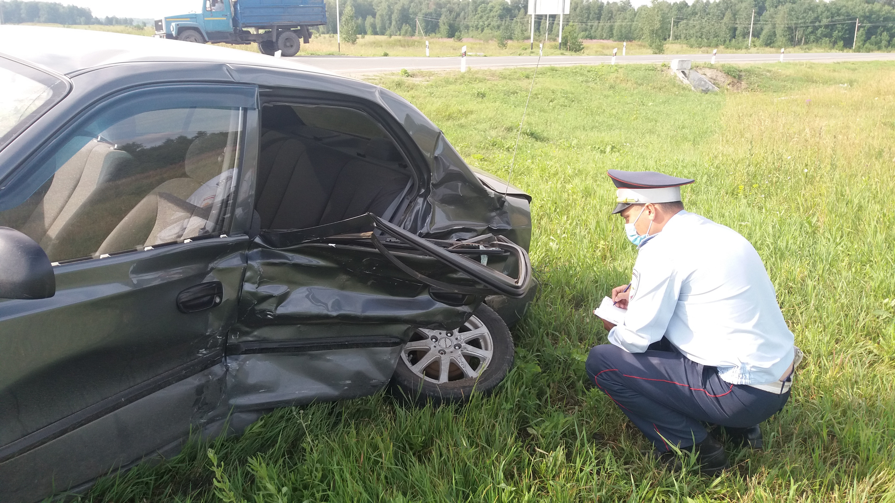 Удар пришелся в левую пассажирскую дверь Hyundai Accent Удар пришелся в левую пассажирскую дверь Hyundai Accent