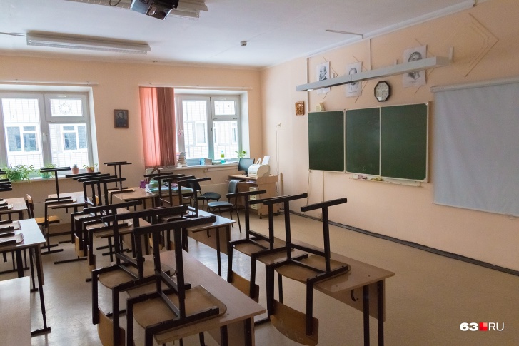 Пустующие классы: впервые с такими объемами дистанционного обучения самарские школы столкнулись в апреле 2020 года из-за пандемии коронавируса 