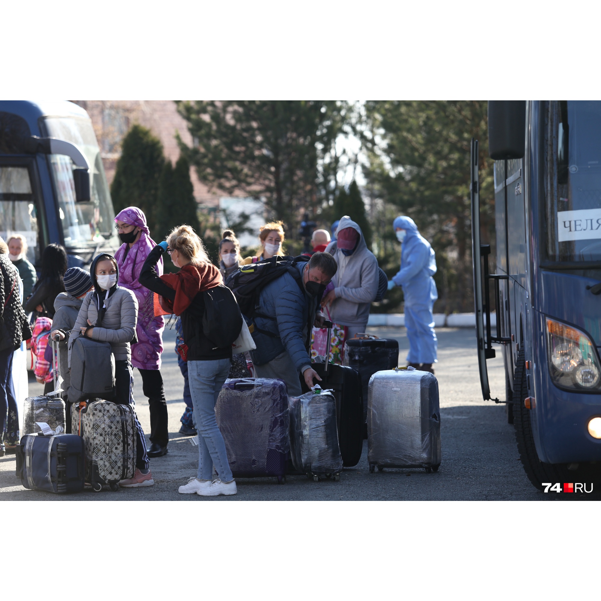 Рейсом Бангкок — Екатеринбург 49 челябинцев, среди которых 14 детей, вернулись на родину ночью. В полёте они провели 13,5 часов Рейсом Бангкок — Екатеринбург 49 челябинцев, среди которых 14 детей, вернулись на родину ночью. В полёте они провели 13,5 часов