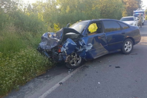 24-летний сотрудник полиции двигался на синей Mazda и выехал на встречную полосу 24-летний сотрудник полиции двигался на синей Mazda и выехал на встречную полосу
