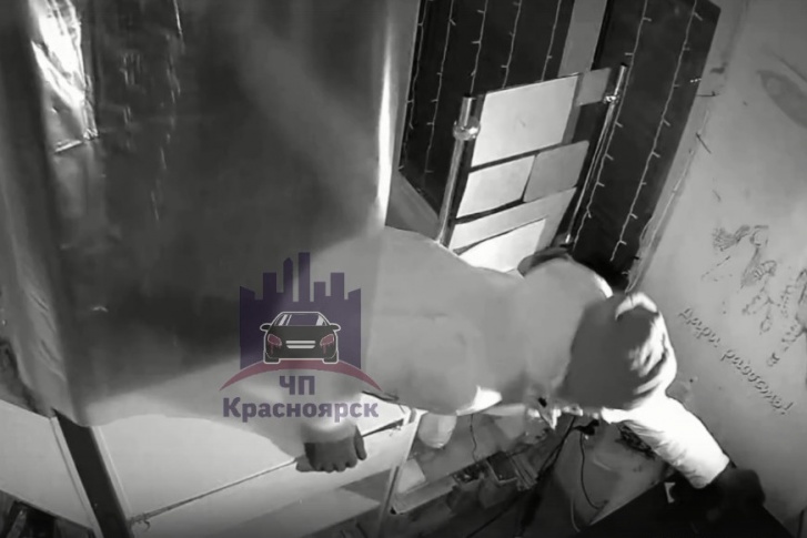 Большой суммы в кассе не оказалось Большой суммы в кассе не оказалось