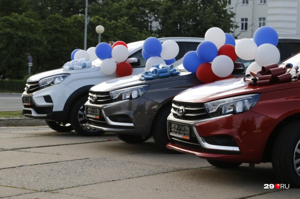 <a href="https://29.ru/text/politics/69343984/" target="_blank" class="_">По всей России люди отдают сегодня голоса</a> за и против поправок к Конституции. Голосующие могут получить приз. А могут не получить <a href="https://29.ru/text/politics/69343984/" target="_blank" class="_">По всей России люди отдают сегодня голоса</a> за и против поправок к Конституции. Голосующие могут получить приз. А могут не получить