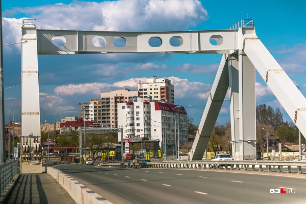Первый этап строительства — возведение моста через реку Самару — уже завершен. Дело осталось за вторым этапом — строительством развязок Первый этап строительства — возведение моста через реку Самару — уже завершен. Дело осталось за вторым этапом — строительством развязок