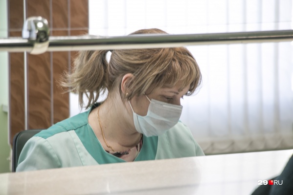 Теперь больных <a href="https://29.ru/text/health/69549208/" target="_blank" class="_">выписывают не после двух отрицательных тестов на COVID-19, а после одного</a> Теперь больных <a href="https://29.ru/text/health/69549208/" target="_blank" class="_">выписывают не после двух отрицательных тестов на COVID-19, а после одного</a>