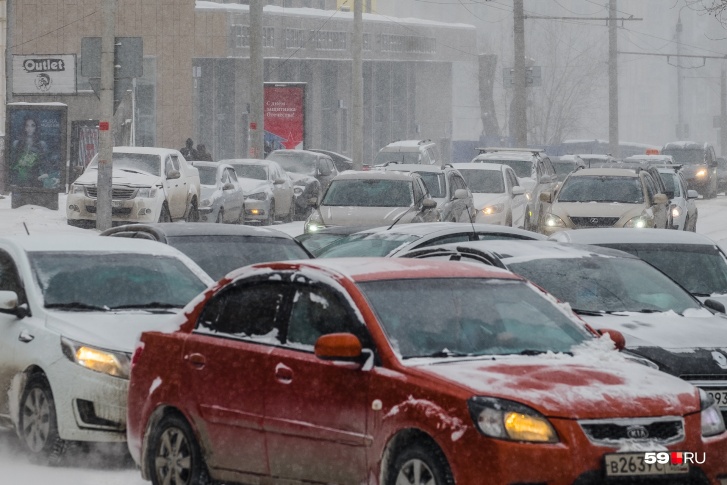 Зима для автомобилистов — сложное время. Труднее и ездить, и парковаться