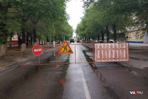 Автомобилистам придется разворачиваться и петлять по дворам Автомобилистам придется разворачиваться и петлять по дворам