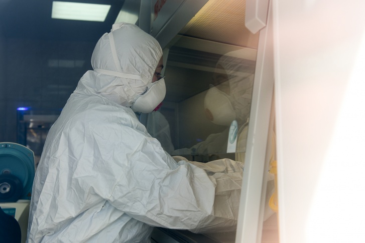 После получения двойного отрицательного результата пациент считается вылечившимся После получения двойного отрицательного результата пациент считается вылечившимся