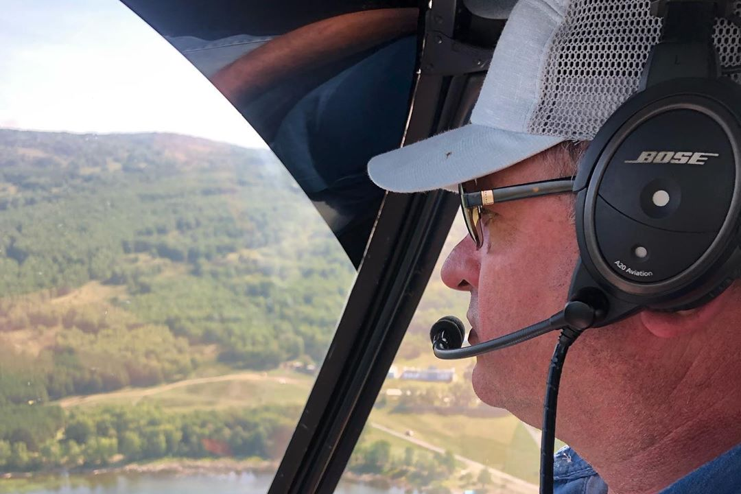 Отец мэра Нефтекамска пугал стадо коров на своем вертолете, есть видео