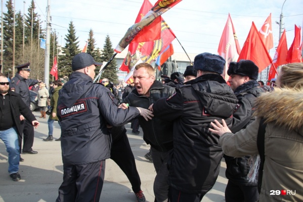 Люди выходили против проекта, <a href="https://29.ru/text/politics/69443062/" target="_blank" class="_">который по итогу закрывают</a>, но можно ли обжаловать штрафы? Про это мы спросили у Александра Цыбульского Люди выходили против проекта, <a href="https://29.ru/text/politics/69443062/" target="_blank" class="_">который по итогу закрывают</a>, но можно ли обжаловать штрафы? Про это мы спросили у Александра Цыбульского