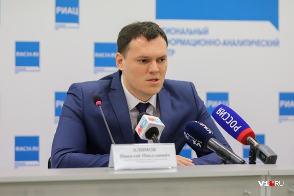 Николай Алимов еще не знает о новых заболевших, но сообщил о втором выписанном Николай Алимов еще не знает о новых заболевших, но сообщил о втором выписанном 