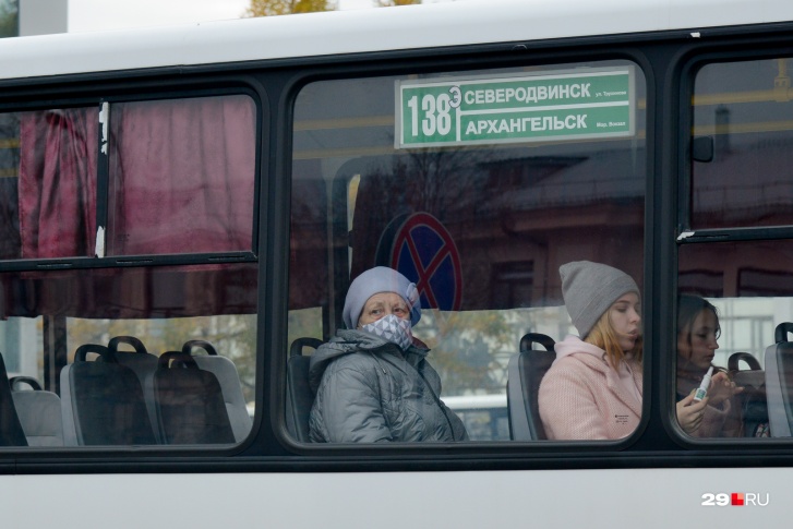 Ношение масок в автобусе регулируется на федеральном уровне