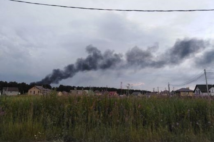 Дым виден издалека Дым виден издалека