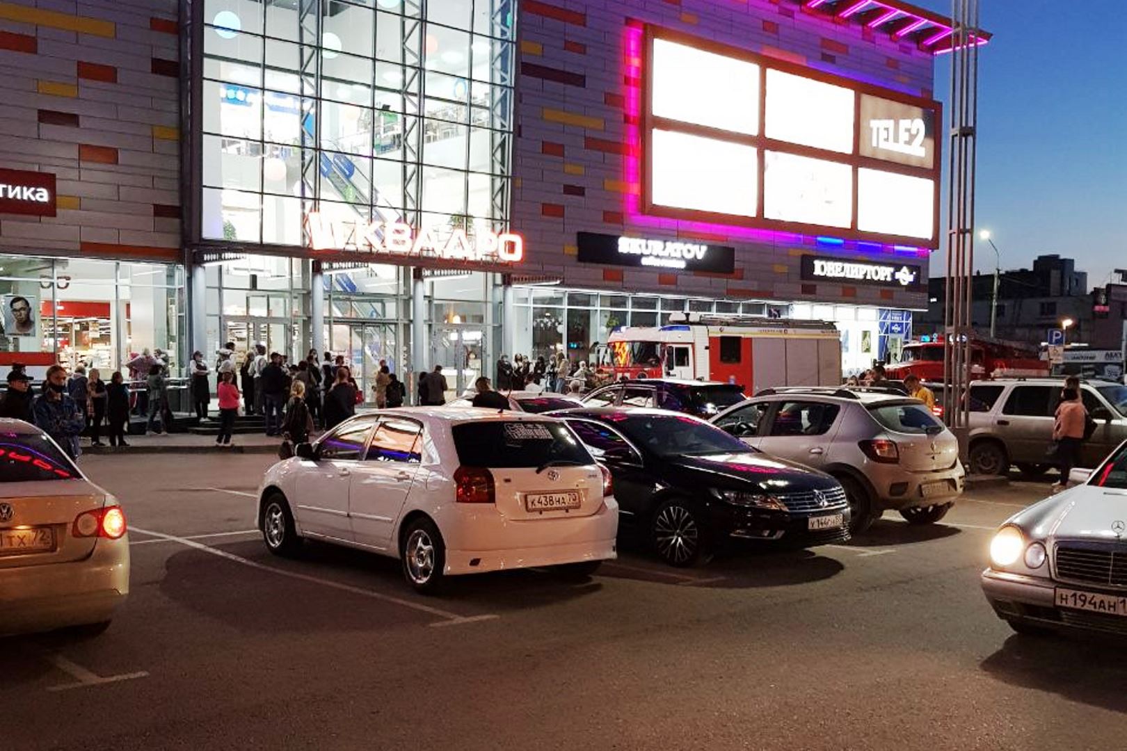 В Омске эвакуировали сразу два торговых центра