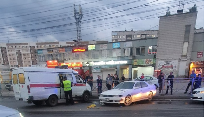 В Кировском районе «Тойота» сбила женщину — пострадавшей оказали медицинскую помощь