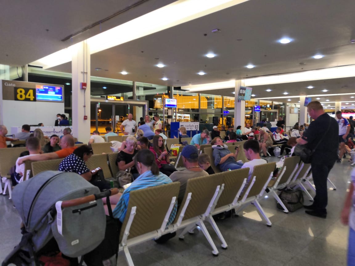 Сотни екатеринбуржцев застряли в аэропорту Таиланда больше чем на сутки