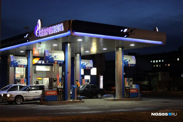Автомобили смогут заправляться на АЗС с помощью топливных карт Автомобили смогут заправляться на АЗС с помощью топливных карт