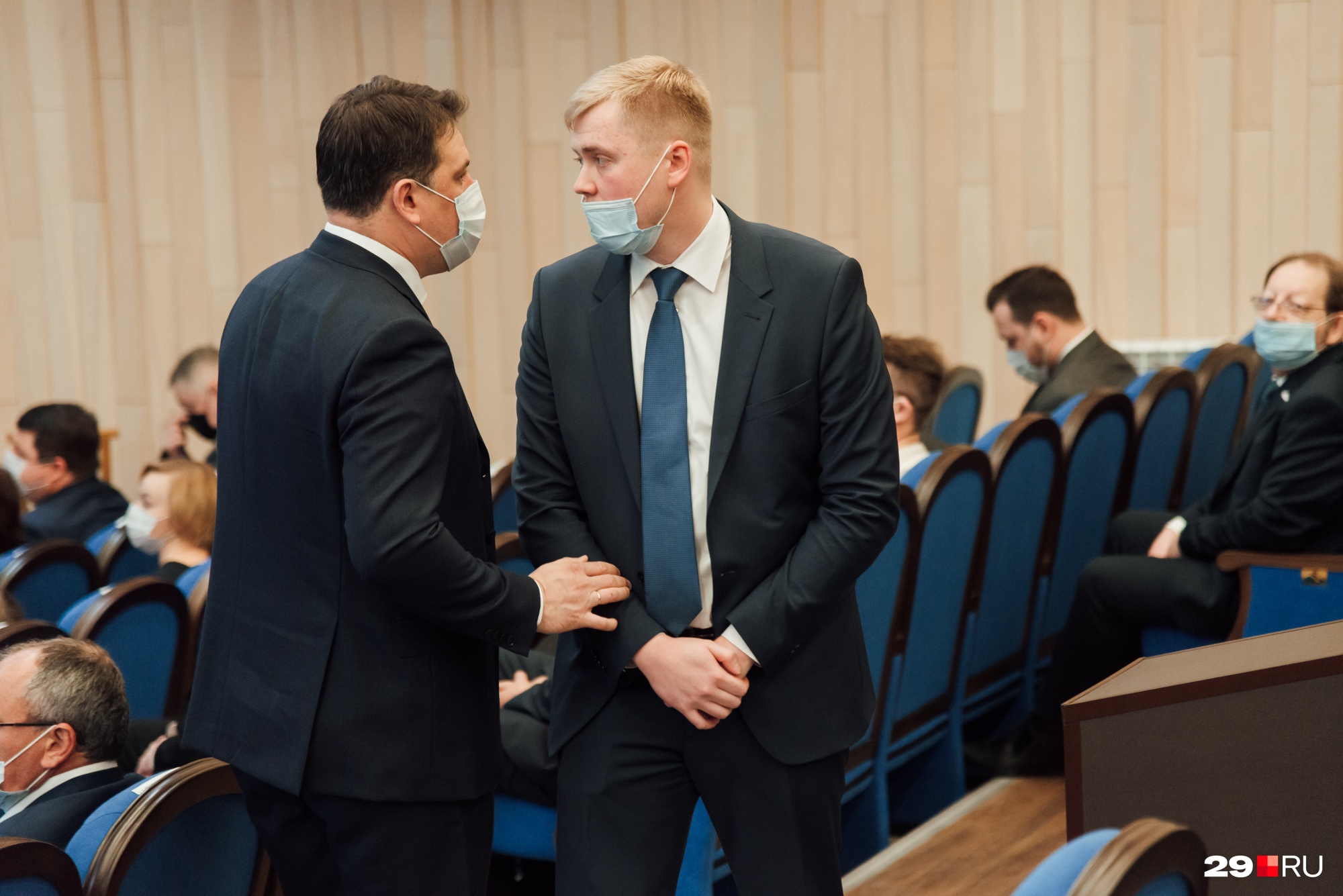 Успевали перекинуться парой слов, пока церемония не стартовала Успевали перекинуться парой слов, пока церемония не стартовала