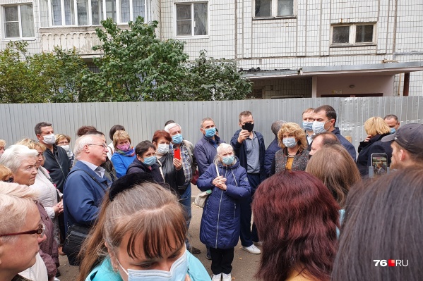 Помимо властей, людям, лишившимся жилья, решили помочь даже их соседи по району Помимо властей, людям, лишившимся жилья, решили помочь даже их соседи по району