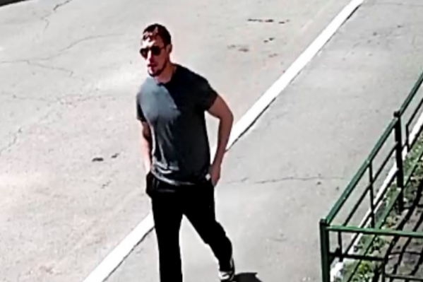 Правоохранители считают, что нападения совершал этот мужчина Правоохранители считают, что нападения совершал этот мужчина