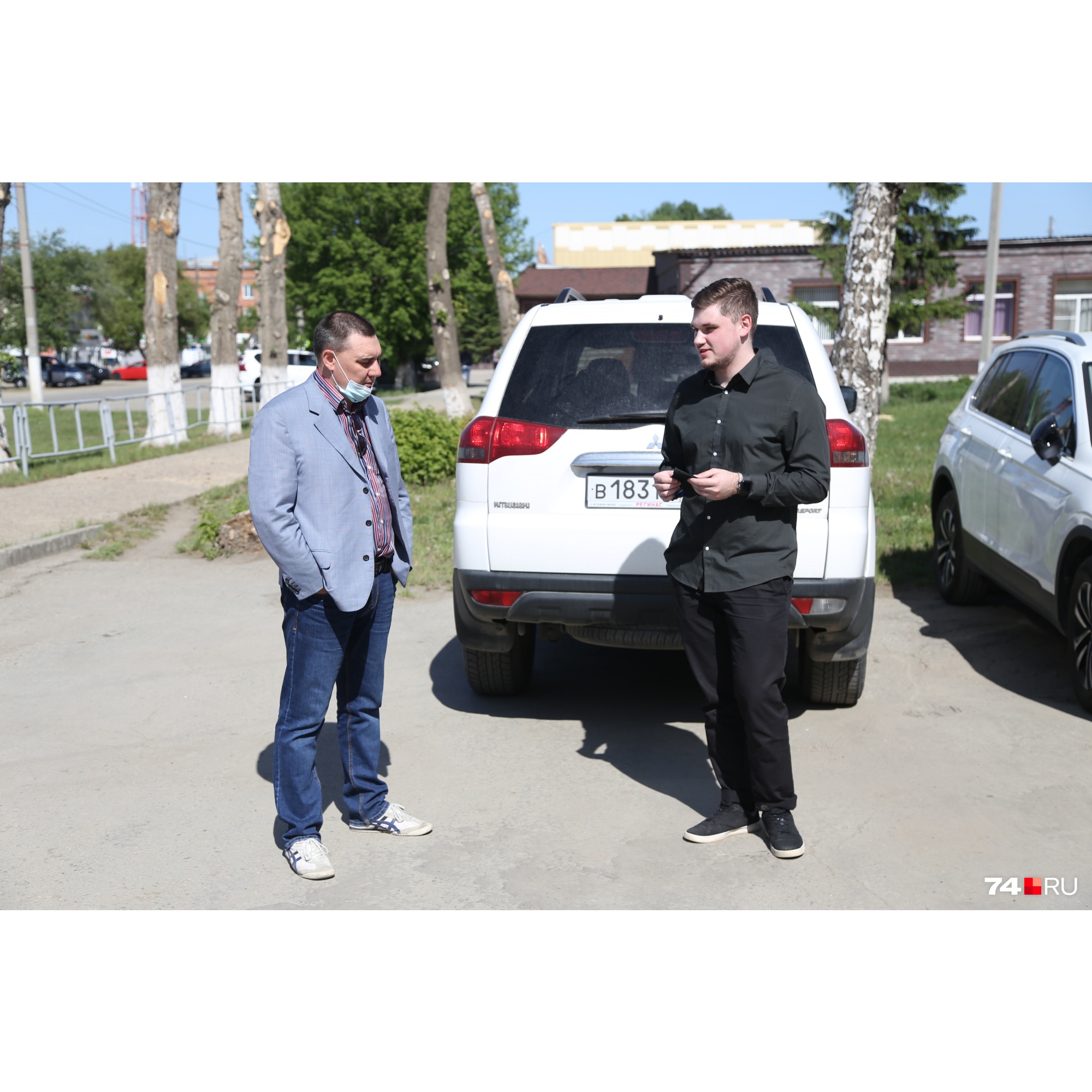 Сын Анатолия (слева на фото) был за рулём «Лады», которая столкнулась с Lexus бизнесмена, а Владислав (справа) сидел в той же машине на переднем сиденье Сын Анатолия (слева на фото) был за рулём «Лады», которая столкнулась с Lexus бизнесмена, а Владислав (справа) сидел в той же машине на переднем сиденье 