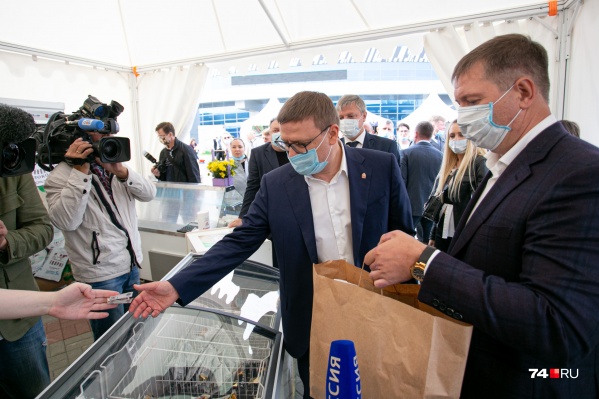 Алексей Текслер на выставке «Агро-2020» на многое посмотрел, но ничего не попробовал Алексей Текслер на выставке «Агро-2020» на многое посмотрел, но ничего не попробовал