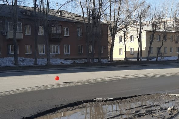 В опустевшем Новосибирске такой воздушный шарик выглядит мрачновато В опустевшем Новосибирске такой воздушный шарик выглядит мрачновато
