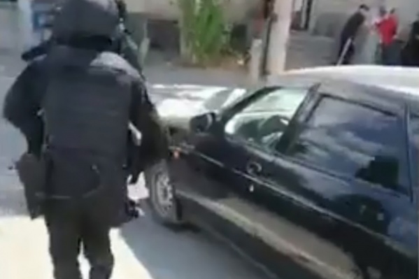 Волгоградцев задержали возле МРЭО в Дзержинском районе Волгоградцев задержали возле МРЭО в Дзержинском районе 