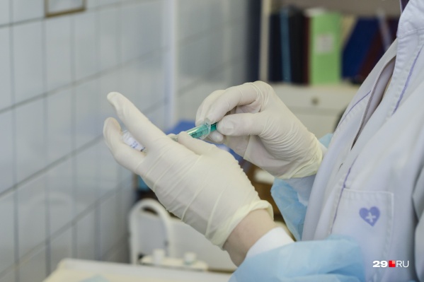 Первыми вакцину получат врачи и учителя Первыми вакцину получат врачи и учителя