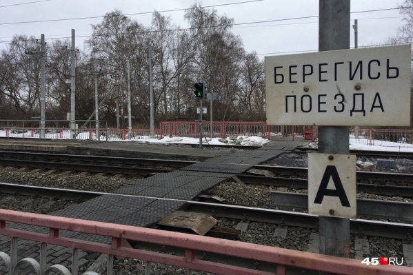 Сбитого поездом мужчину спасти не удалось Сбитого поездом мужчину спасти не удалось