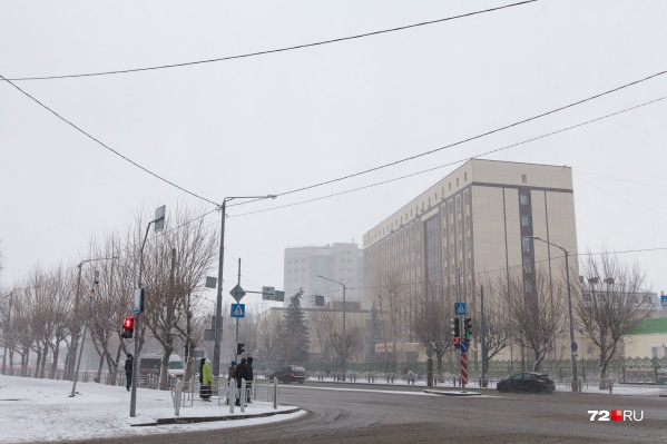 Наземный переход на данном перекрестке в перспективе должен исчезнуть Наземный переход на данном перекрестке в перспективе должен исчезнуть