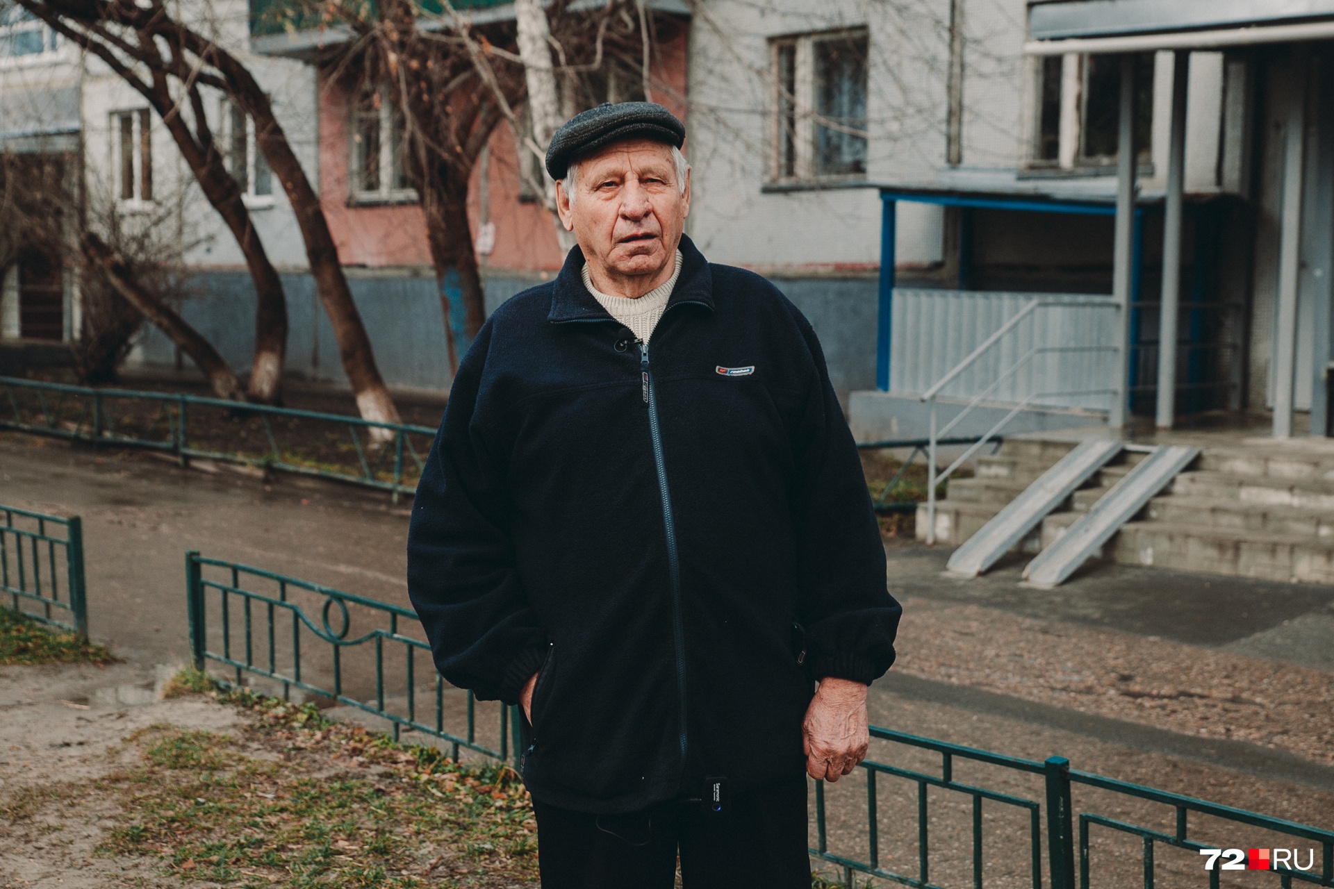 У Петра Ячева в Болгарии живут братья и сестры. Раньше он ездил домой каждый год — в отпуск, но в последние годы бывает в Болгарии всё реже У Петра Ячева в Болгарии живут братья и сестры. Раньше он ездил домой каждый год — в отпуск, но в последние годы бывает в Болгарии всё реже