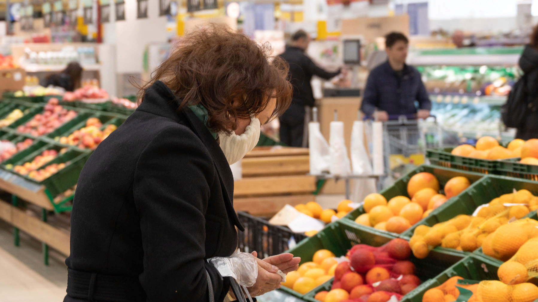 161.RU отвечает: покупателю без маски не продают продукты — кто прав?