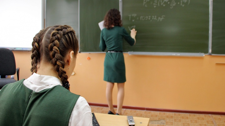 На карантин из-за коронавируса закрыли два класса в омских школах