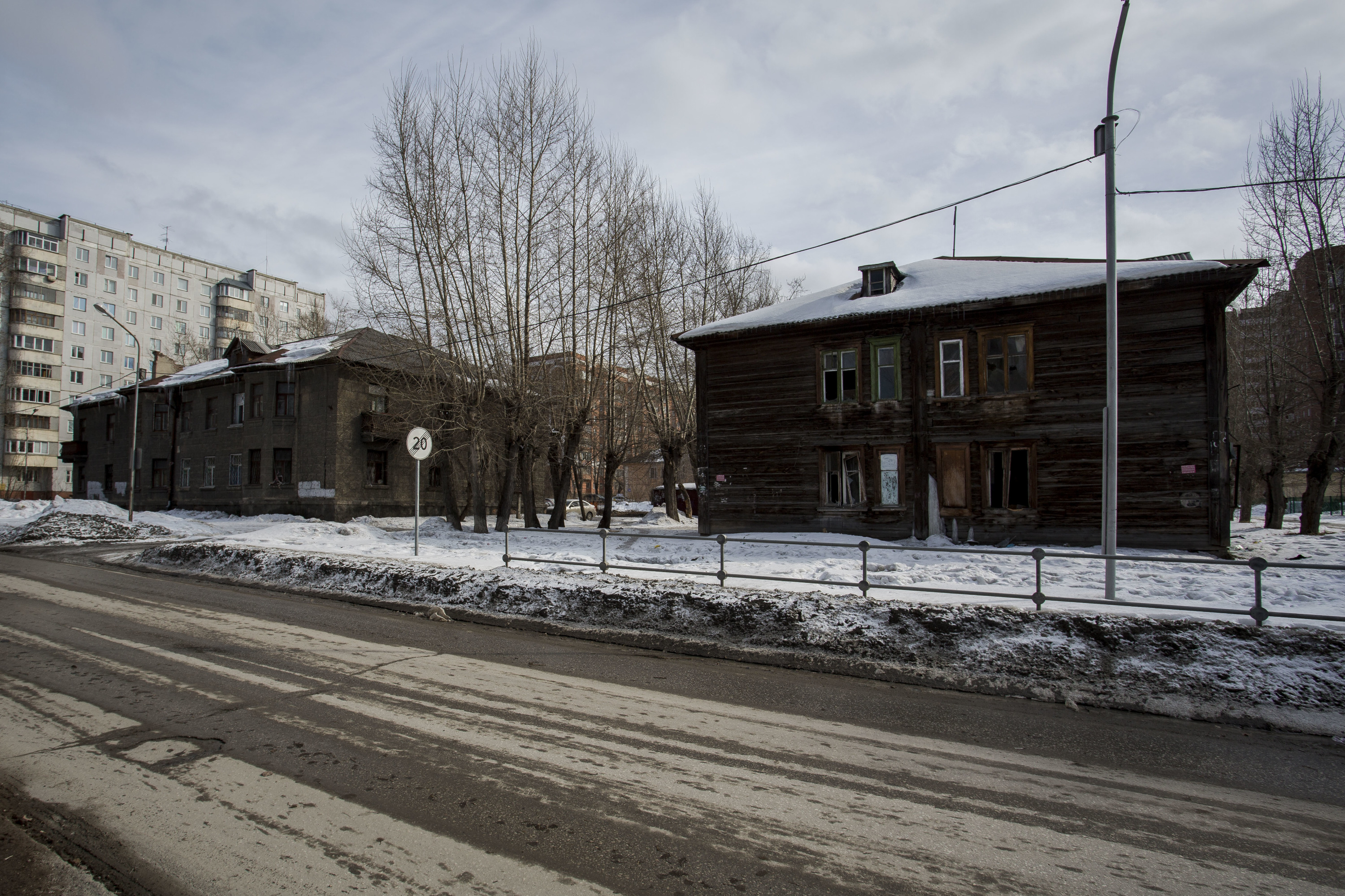 Барак серафимовича 4. Улица Серафимовича Новосибирск. Бараки на Серафимовича Новосибирск. Серафимовича 13 Новосибирск. Новосибирск Ленинский район улица Серафимовича.