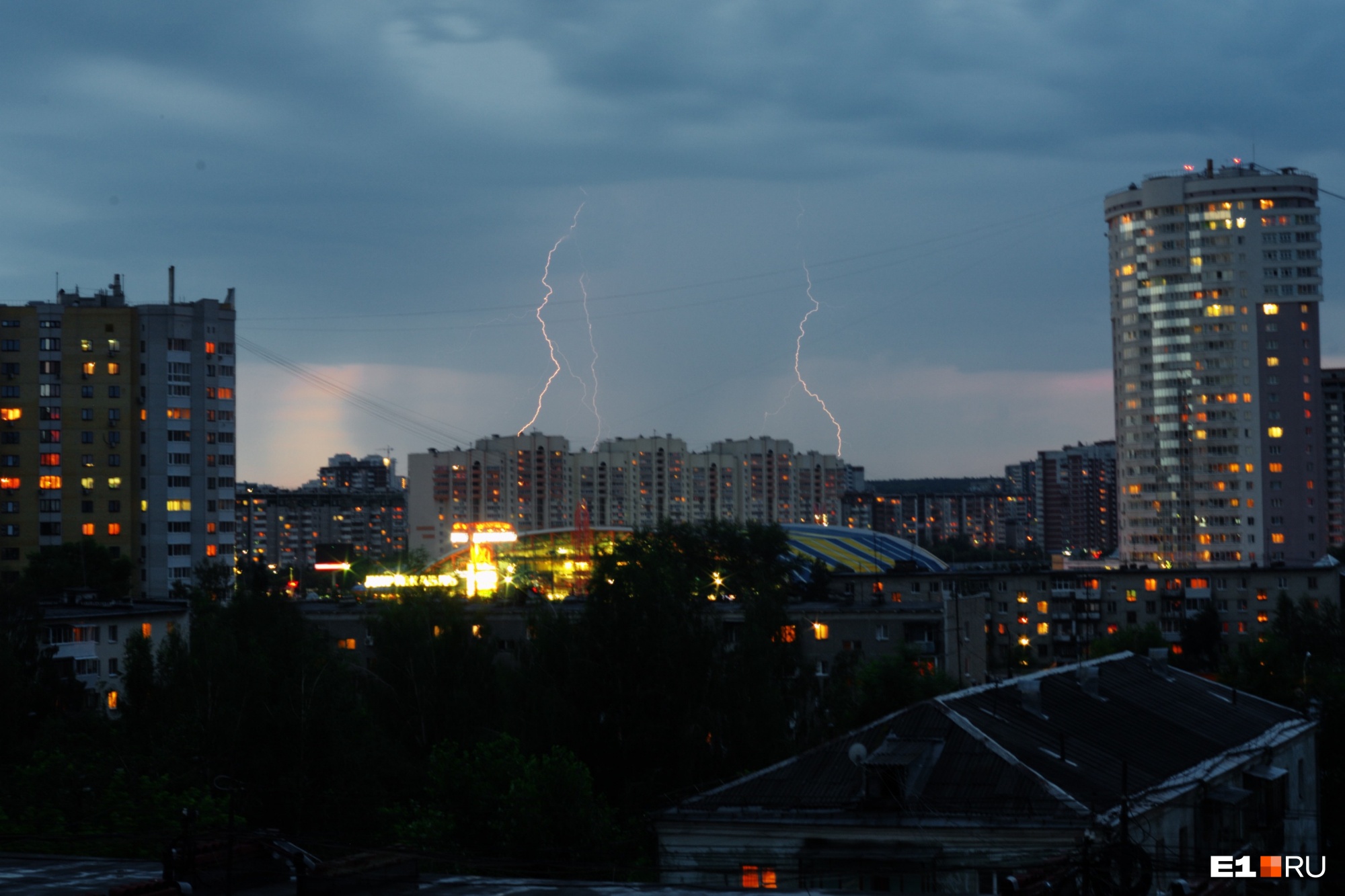 На Екатеринбург надвигается шторм: предупреждение МЧС