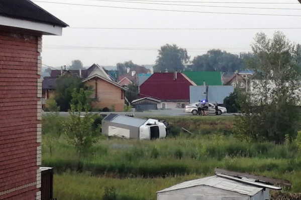 Грузовая «Газель» упала на бок в кювет напротив посёлка Приобский на Колыванском шоссе при движении в сторону города Грузовая «Газель» упала на бок в кювет напротив посёлка Приобский на Колыванском шоссе при движении в сторону города