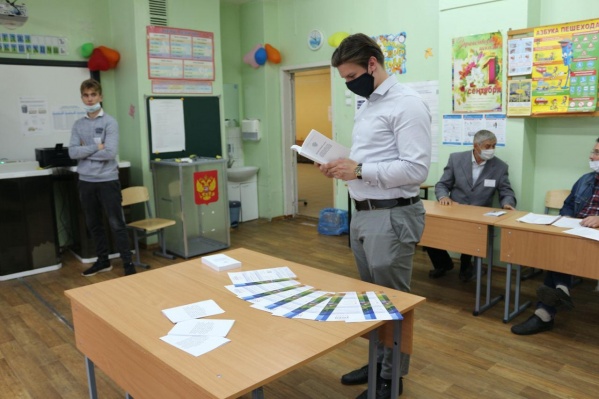 Довольно уныло сегодня на избирательных участках Довольно уныло сегодня на избирательных участках