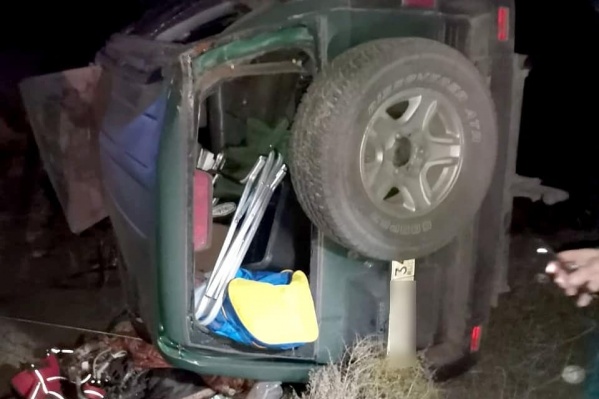 От удара автомобиль вылетел в кювет и опрокинулся От удара автомобиль вылетел в кювет и опрокинулся