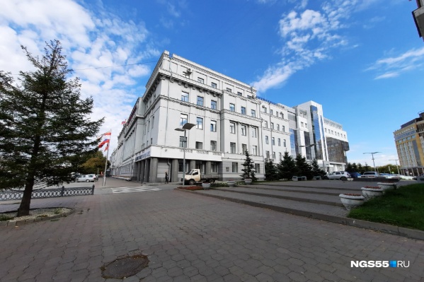 Администрацию Омска не эвакуировали, но с утра там работала полиция Администрацию Омска не эвакуировали, но с утра там работала полиция